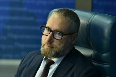 Антон Горелкин - Максут Шадаев - Горелкин попросил Минцифры проверить предустановку на гаджеты российского ПО - pnp.ru