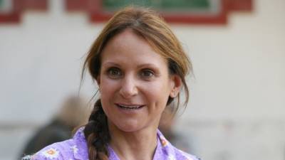 Людмила Артемьева - Кому перешла дорогу? Аферисты хотят «убрать» Людмилу Артемьеву из шоу-бизнеса - 5-tv.ru - Россия
