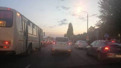 Выезд из Воронеже встал в километровую пробку будним вечером - vestivrn.ru - Воронеж