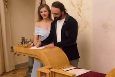 Элизабет Арзамасова - Авербух и Арзамасова дали новорожденному сыну царское имя - mk.ru