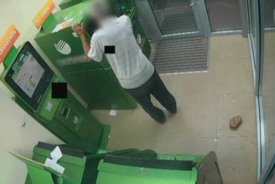 Руки чесались: астраханец устроил погром в отделении банкомата - ast.mk.ru - Россия - Астрахань