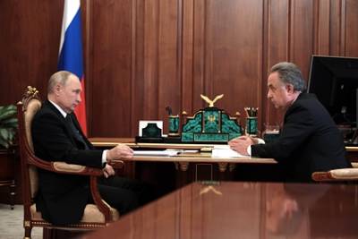 Владимир Путин - Виталий Мутко - Путин призвал защитить россиян от недобросовестных застройщиков - lenta.ru - Россия