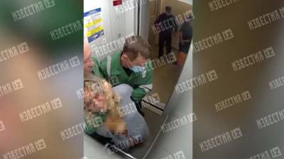 СК возбудил дело в отношении избивших пациентку санитаров в Ярославле - iz.ru - Россия - Израиль - Ярославская обл. - Ярославль