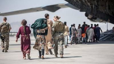 Джен Псаки - США выразили надежду на содействие талибов желающим эвакуироваться афганцам - iz.ru - Россия - США - Израиль - Афганистан