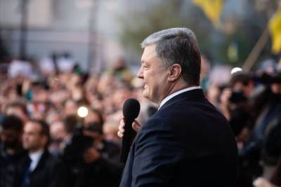 Петр Порошенко - В Киеве задержали мужчину, облившего Порошенко зеленкой - vm.ru - Украина - Киев - Черниговская обл.