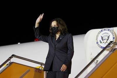 Камала Харрис - Джен Псаки - Псаки рассказала о задержке самолета вице-президента из-за «гаванского синдрома» - lenta.ru - США - Вашингтон - Вьетнам - Сингапур - Ханой