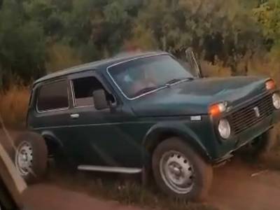 Россиянин бросил сломавшийся автомобиль, на котором вез похищенную рельсу - znak.com - Россия - Белгородская обл.
