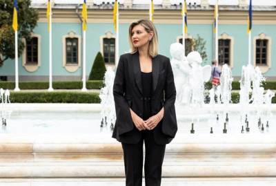 Елена Зеленская - Андреа Бочелли - Иван Фролов - Елена Зеленская пришла на концерт Бочелли в смокинге FROLOV - kp.ua - Украина - Япония