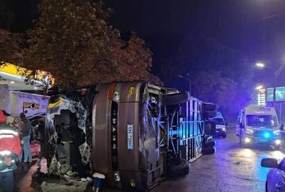В Киеве перевернулся молдавский автобус с туристами, есть пострадавшие - kp.ua - Москва - Украина - Киев - Кишинев
