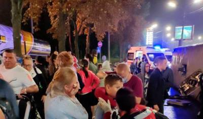 В Киеве разбился автобус Кишинев - Москва, кадры с места ДТП: "18 пассажиров..." - politeka.net - Москва - Украина - Киев - Кишинев