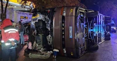 В Киеве перевернулся пассажирский автобус из Кишинева (фото, видео) - focus.ua - Украина - Киев - Кишинев - Київ