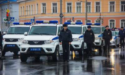 Владимир Путин - Путин предложил выплатить по 15 тысяч рублей курсантам и полицейским - gubdaily.ru - Россия