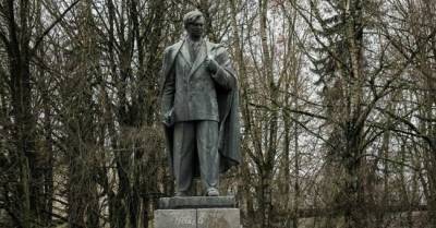 Власти Литвы приговорили памятник советскому писателю Цвирке к демонтажу - eadaily.com - Литва - Вильнюс