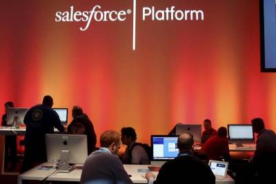 Что встряхнёт рынки: доходы Salesforce и Snowflake - smartmoney.one - Reuters