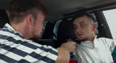 Чувашские блогеры сняли юмористический ролик про таксиста, который даже под дулом пистолета отказался ехать в Новочебоксарск - pg21.ru - Новочебоксарск