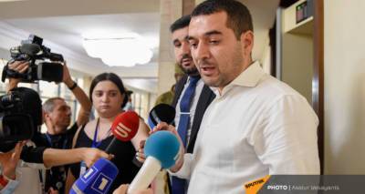 Айк Саркисян - Охрана вывела из зала заседаний НС шурина Пашиняна, он ругался матом — видео - ru.armeniasputnik.am - Армения