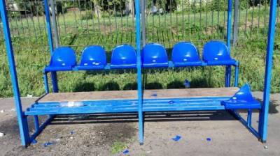 Повсюду куски пластика: лунинский стадион пострадал от хулиганов - penzainform.ru