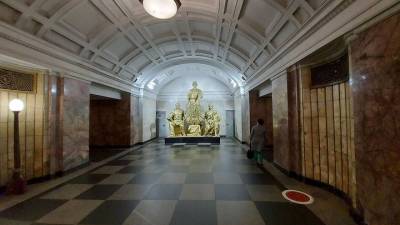 Появилось видео инцидента с пассажиром столичного метро и родителями ребенка с аутизмом - vm.ru