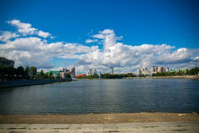 В Екатеринбурге из-за жары закончилась вода. Ее начнут брать из Челябинской области - znak.com - Екатеринбург - Челябинская обл.