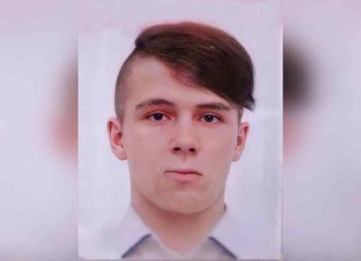 В Новосибирске по дороге в парикмахерскую пропал 14-летний парень с челкой - runews24.ru - Новосибирск