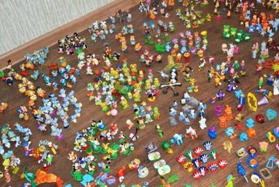 Коллекцию игрушек из Kinder, собранную в 90-е, выставили на продажу - tvc.ru - Красноярск