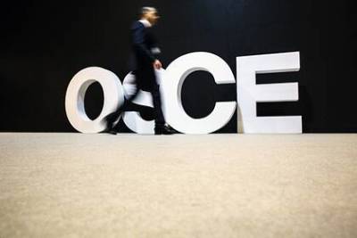 Владимир Зеленский - В ОБСЕ обеспокоились блокировкой российских СМИ на Украине - lenta.ru - Россия - Украина