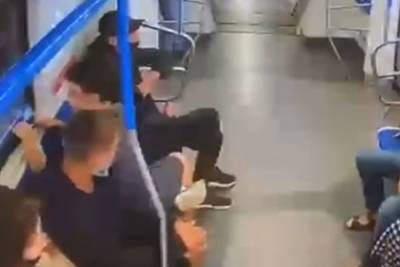 Мать ребенка-аутиста заявила о монтаже появившегося видео драки в метро - lenta.ru