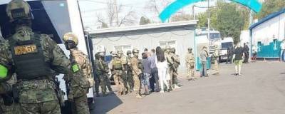 Овощной рынок на Левом берегу Воронежа оцепил СОБР - runews24.ru - Воронеж