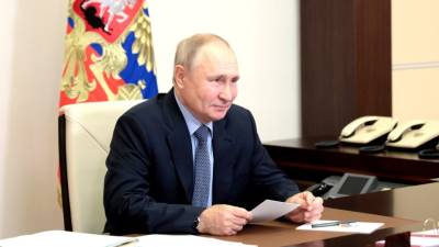 Владимир Путин - Путин поддержал идею поднимать флаг в российских школах - mir24.tv - Россия