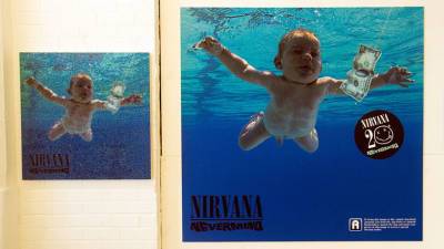 «Как секс-работник»: повзрослевший младенец с обложки альбома Nirvana обвинил группу в использовании детской порнографии - russian.rt.com