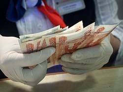 Власти урезали расходы на здравоохранение на фоне роста доходов и третьей волны пандемии - newsland.com - Россия