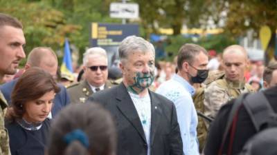 Петр Порошенко - Появились новые факты о студенте, который облил зелёнкой Порошенко - sharij.net - Украина - Киев