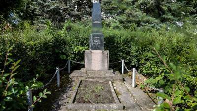 В Латвии демонтируют памятник советскому генералу Николаю Якунину - iz.ru - Россия - Израиль - Латвия