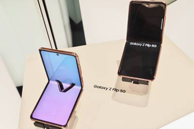 Поставки складных смартфонов Samsung сорвали - lenta.ru