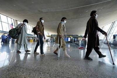 Мохаммад Наим - Талибы закрыли афганцам доступ в аэропорт в Кабуле - lenta.ru - Россия - Афганистан - Кабул