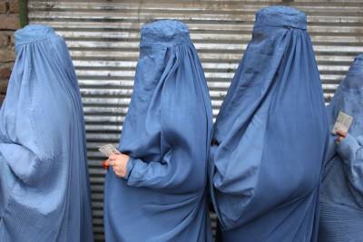 Забихулла Муджахида - Талибы* запретили афганским женщинам выходить из дома «из соображений безопасности» - znak.com - Россия
