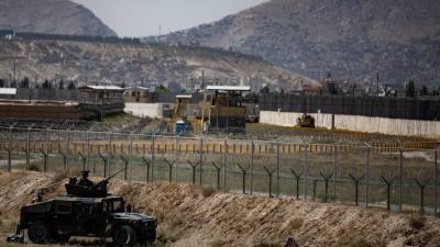 Джо Байден - Посольство США в Кабуле попросило американцев пока не приезжать в аэропорт - golos-ameriki.ru - США - Украина - Кабул