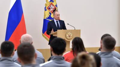 Владимир Путин - Ангелина Мельникова - Российские олимпийцы неделю просидят на карантине перед встречей с Путиным - yur-gazeta.ru - Россия
