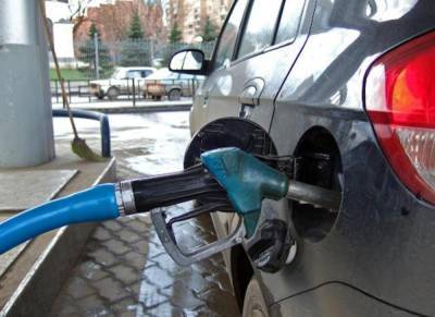 Завтра бензин подешевеет на 1,15 грн – Минэкономики снижает цену по формуле «Роттердам+» - politeka.net - Украина - Роттердам+