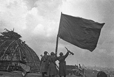 Почему Жуков отказался выносить Знамя Победы на парад в 1945 году - russian7.ru - Белоруссия - Берлин