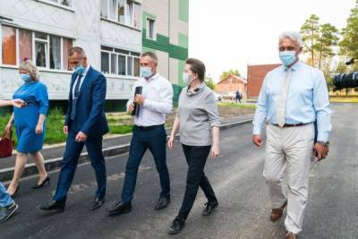 Наталья Комарова - Андрей Трубецкой - Глава Сургутского района показал губернатору обустроенные по нацпроектам медлабораторию и двор - nakanune.ru - Россия - район Сургутский