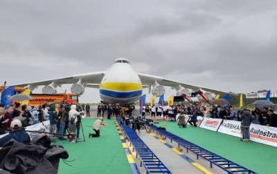 Сергей Пономарев - Стронгмены установили новый рекорд с Ан-225 Мрия - korrespondent.net - Украина - Киевская обл.