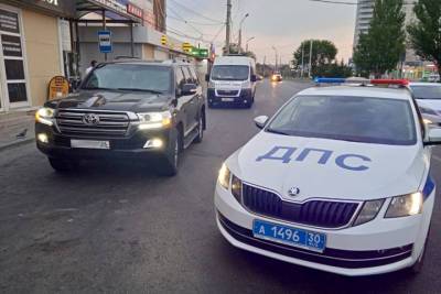 Трагедия ни чему не учит: в центре Астрахани мажоры вновь устроили ночные гонки - ast.mk.ru - Россия - Астрахань