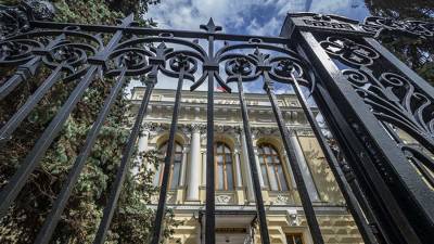 Эксперт оценил возможный отзыв лицензий у 30 банков из-за онлайн-казино - iz.ru - Израиль
