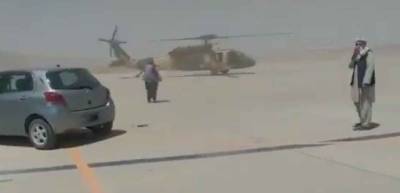 В сети появилось видео, как талибы проводят «тест-драйв» захваченного вертолета Blackhawk - enovosty.com - США - Афганистан