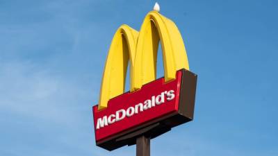 Британцы лишились коктейлей в McDonald's из-за нехватки водителей - newdaynews.ru - Англия - Шотландия