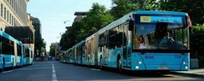 В Петербурге новые перевозчики в 2022 году выведут на маршруты низкопольные автобусы - runews24.ru - Санкт-Петербург