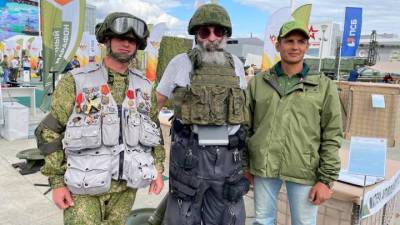Сергей Шойгу - Владимир Путин - Анатолий Вассерман - На форуме «Армия — 2021» узнали, сколько весит жилетка Вассермана - vm.ru - Россия - Московская обл.