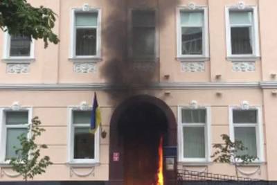 В Киеве неизвестный пытался поджечь офис уполномоченного Рады по правам человека - news-front.info - Украина - Киев