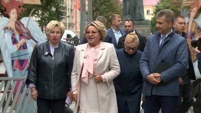 Валентина Матвиенко - Валентина Матвиенко пообщалась с жителями Петербурга на открытии книжного фестиваля - 1tv.ru - Петербурга